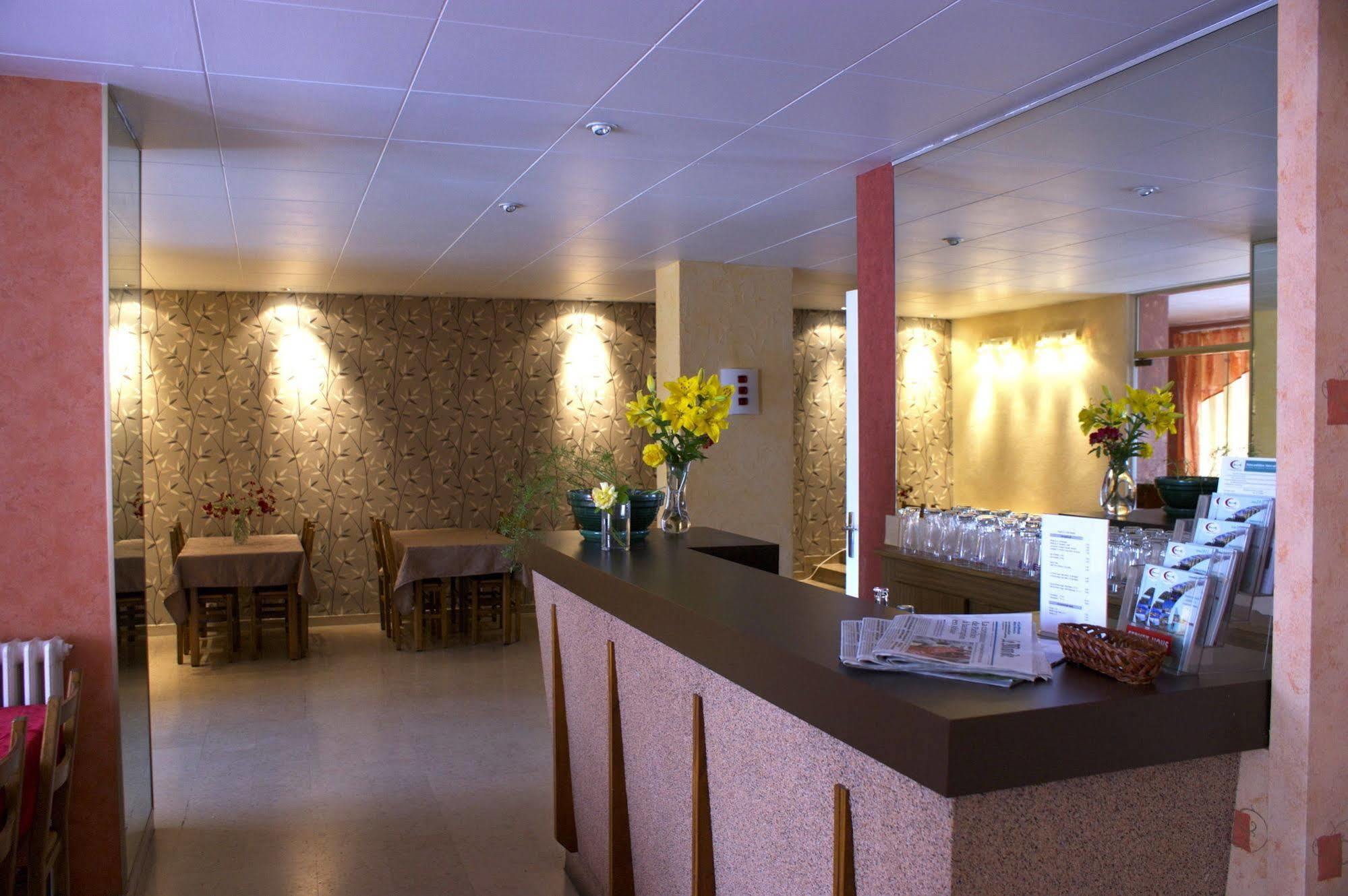 Hotel Le Lyon Bron Exteriör bild